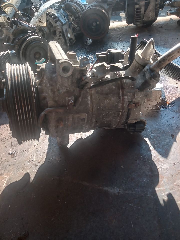 2013 NISSAN SENTRA 4cyl Gasoline 1.8 AC COMPRESSOR - 392448 — photo 2