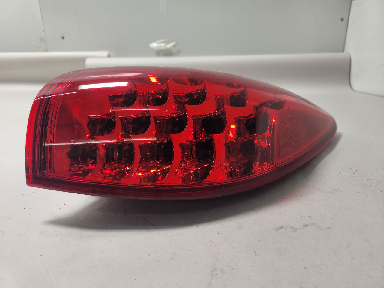 2017 INFINITI QX50 6cyl Gasoline 3.7 Right TAIL LAMP - 392672 — photo 4