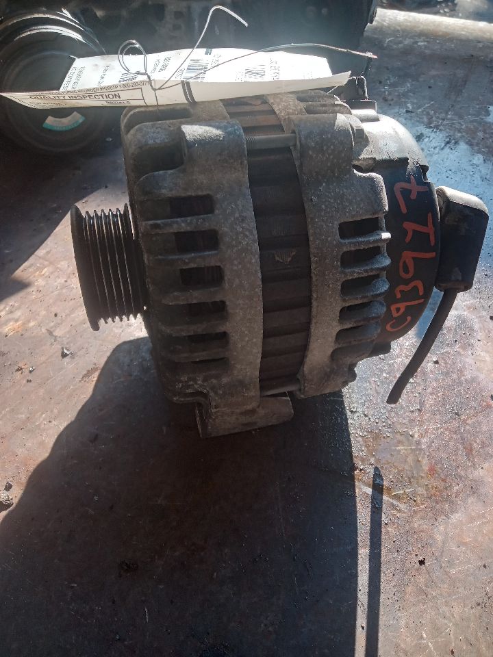 2002 CADILLAC ESCALADE 8cyl Gasoline 6.0 ALTERNATOR - 392731