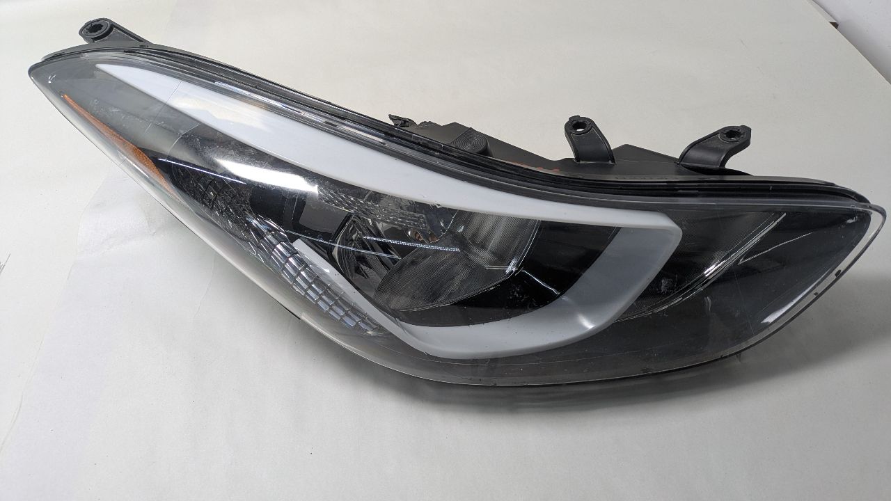 2016 HYUNDAI ELANTRA 4cyl Gasoline 1.8 Right HEADLAMP ASSEMBLY - 392781 — photo 1