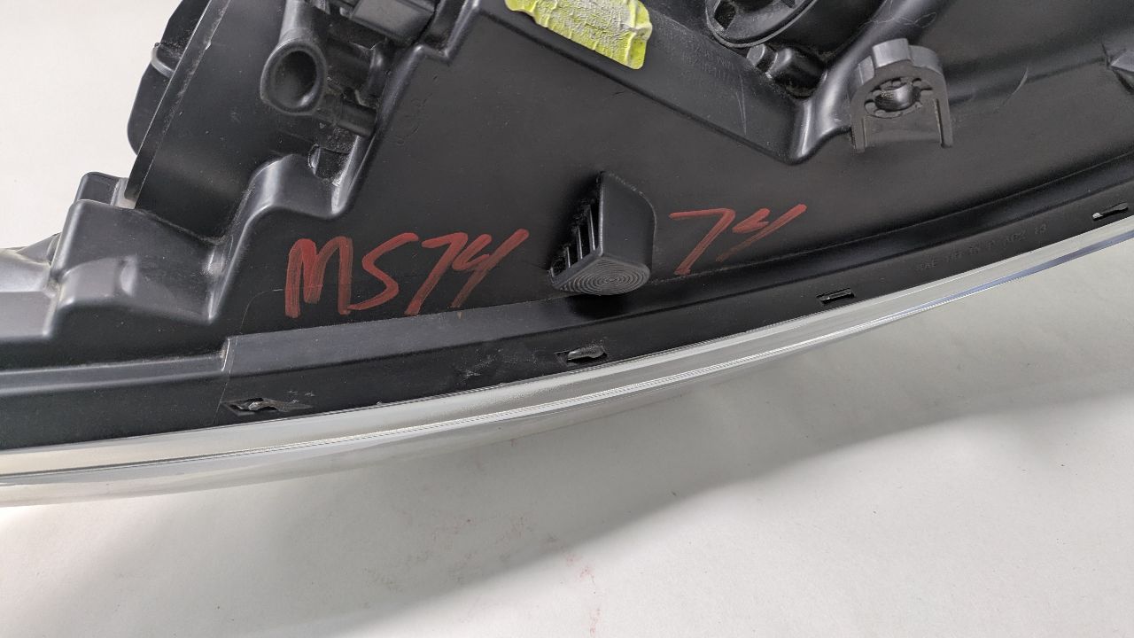2016 HYUNDAI ELANTRA 4cyl Gasoline 1.8 Right HEADLAMP ASSEMBLY - 392781 — photo 4