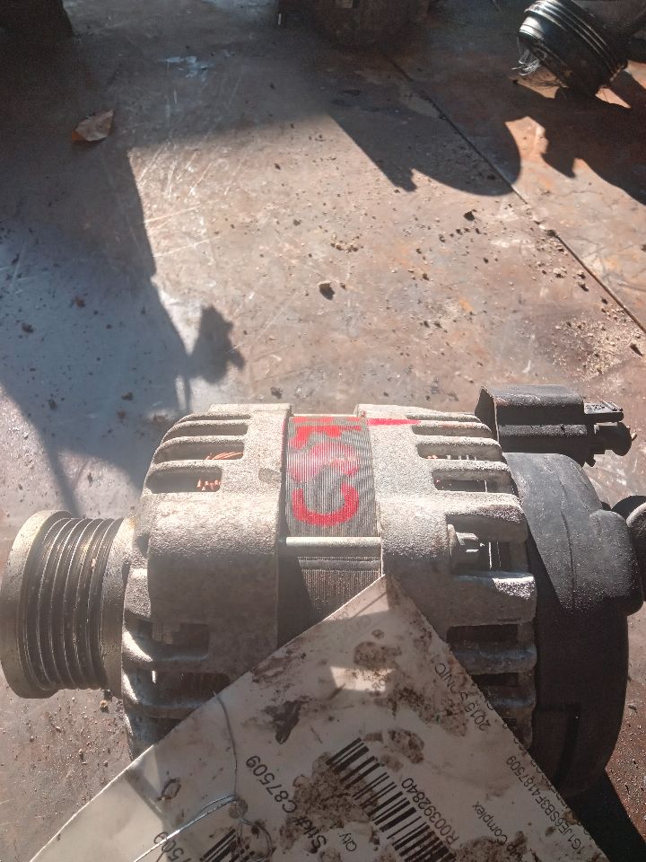 2015 CHEVROLET SONIC 4cyl Gasoline Turbo 1.4 ALTERNATOR - 392840 — photo 1