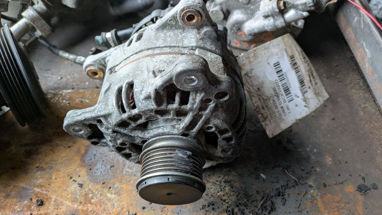 2013 VOLKSWAGEN JETTA 4cyl Gasoline 2.0 ALTERNATOR - 392926 — photo 1