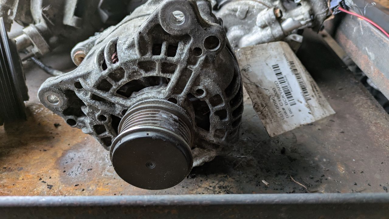 2013 VOLKSWAGEN JETTA 4cyl Gasoline 2.0 ALTERNATOR - 392926 — photo 2