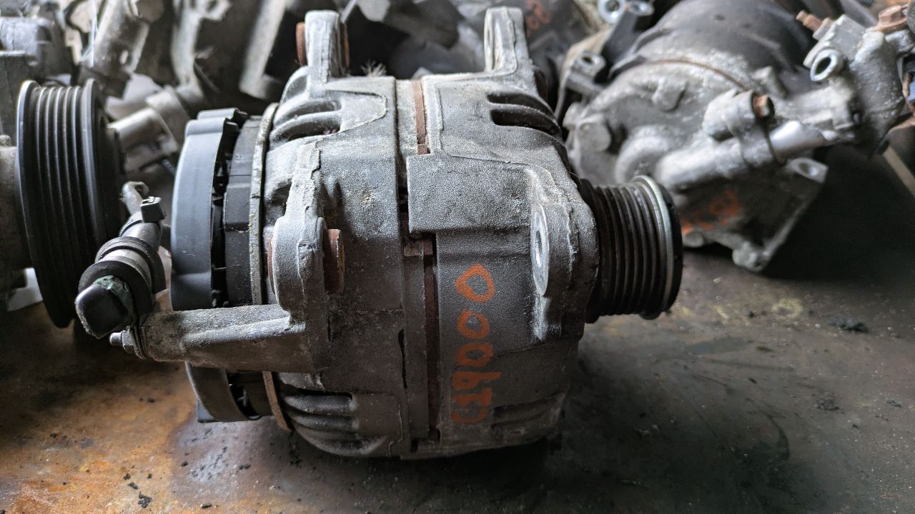 2013 VOLKSWAGEN JETTA 4cyl Gasoline 2.0 ALTERNATOR - 392926 — photo 3