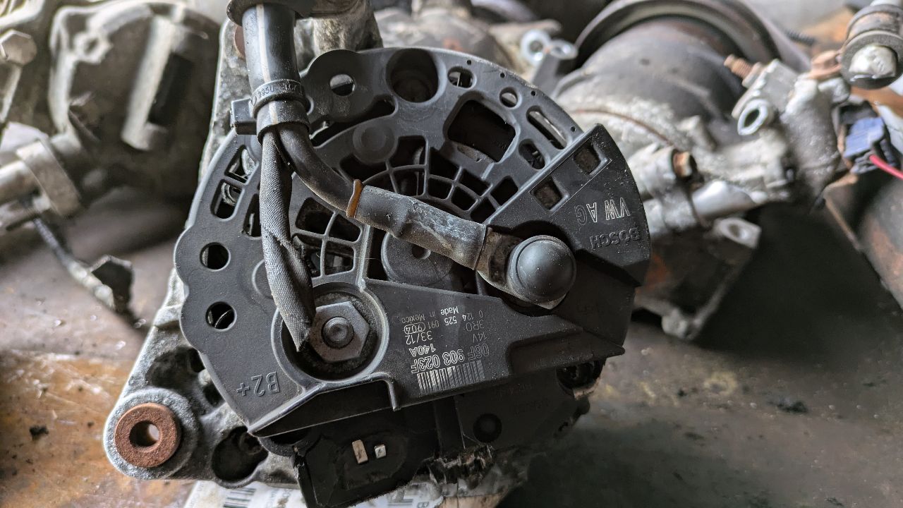 2013 VOLKSWAGEN JETTA 4cyl Gasoline 2.0 ALTERNATOR - 392926 — photo 4
