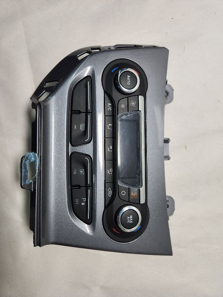 2012 FORD FOCUS 4cyl Gasoline 2.0 PZEV TEMP CONTROL - 392976 — photo 1