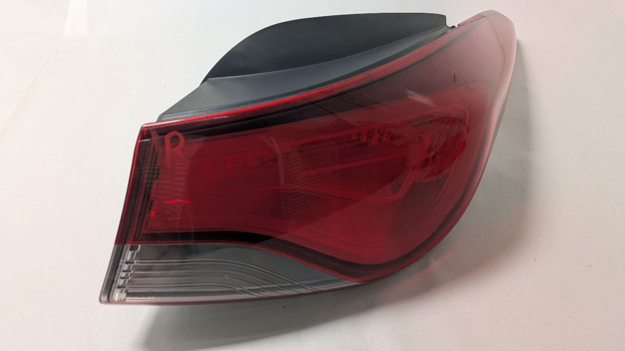 2016 HYUNDAI ELANTRA 4cyl Gasoline 1.8 Right TAIL LAMP - 393006 — photo 1