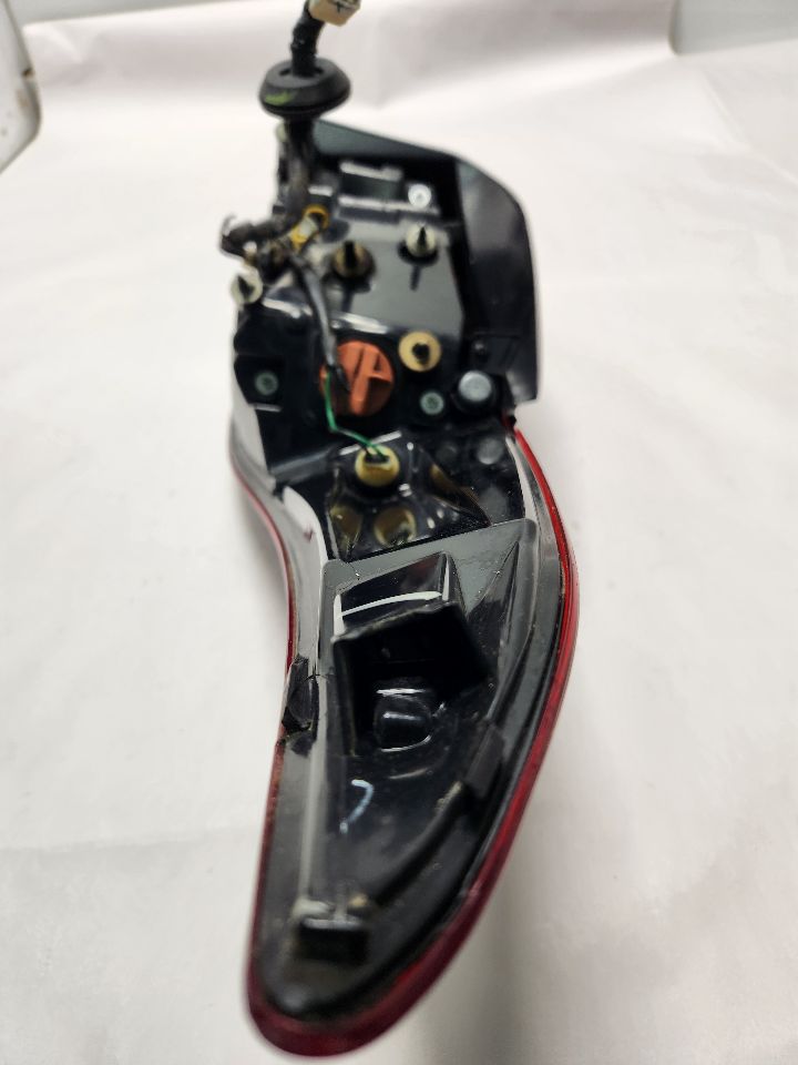2016 HYUNDAI ELANTRA 4cyl Gasoline 1.8 Left TAIL LAMP - 393052 — photo 4