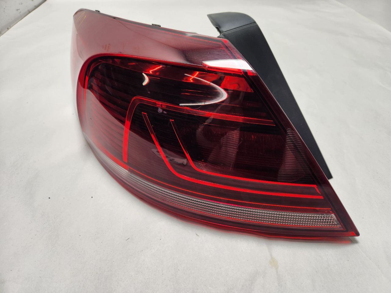 2013 VOLKSWAGEN CC 4cyl Gas Turbo 2.0 PZEV Left TAIL LAMP - 393118 — photo 1