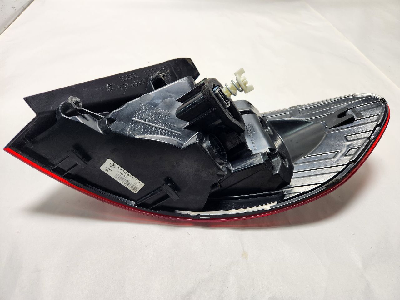 2013 VOLKSWAGEN CC 4cyl Gas Turbo 2.0 PZEV Left TAIL LAMP - 393118 — photo 4