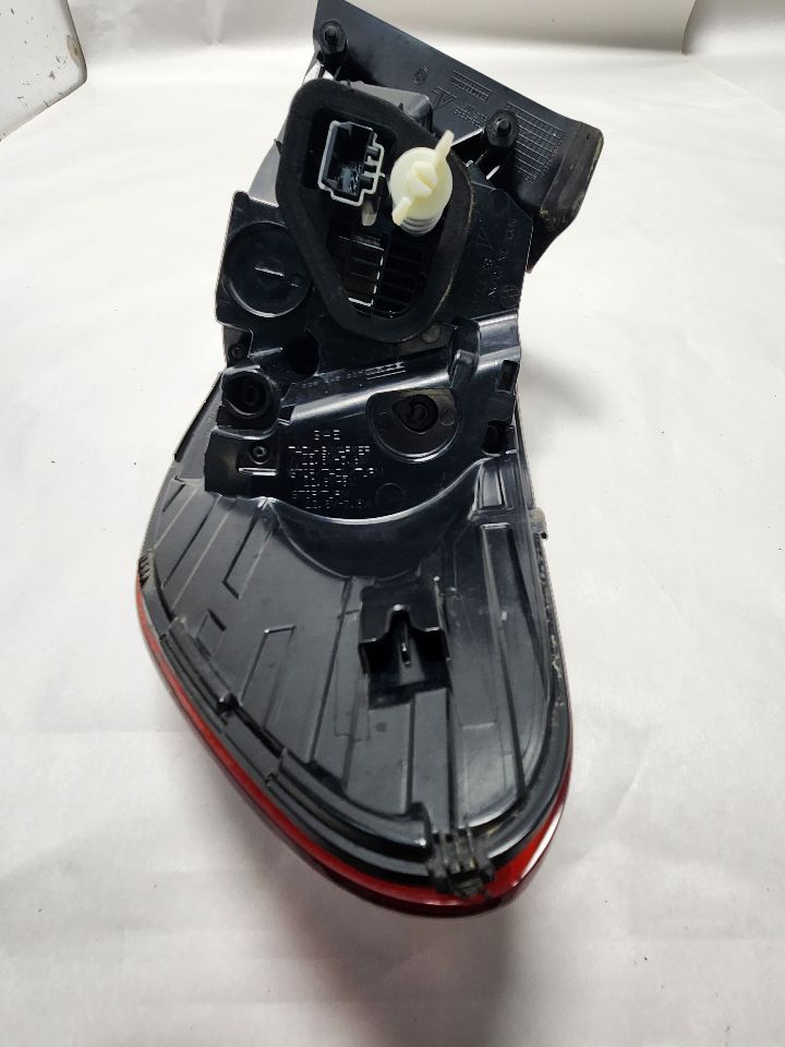 2013 VOLKSWAGEN CC 4cyl Gas Turbo 2.0 PZEV Left TAIL LAMP - 393118 — photo 6