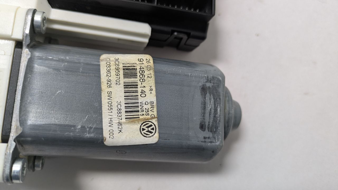 2013 VOLKSWAGEN CC 4cyl Gas Turbo 2.0 PZEV Right DOOR WINDOW REG, FR - 393122 — photo 6