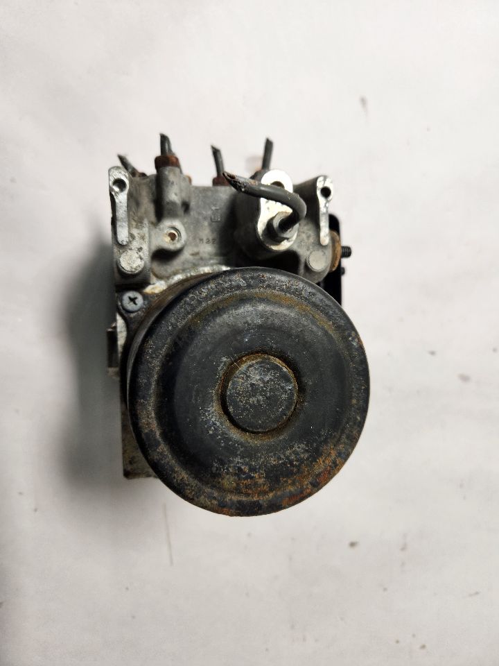 2004 TOYOTA HIGHLANDER 6cyl Gasoline 3.3 Anti-lock Brake Pts - 393147 — photo 1