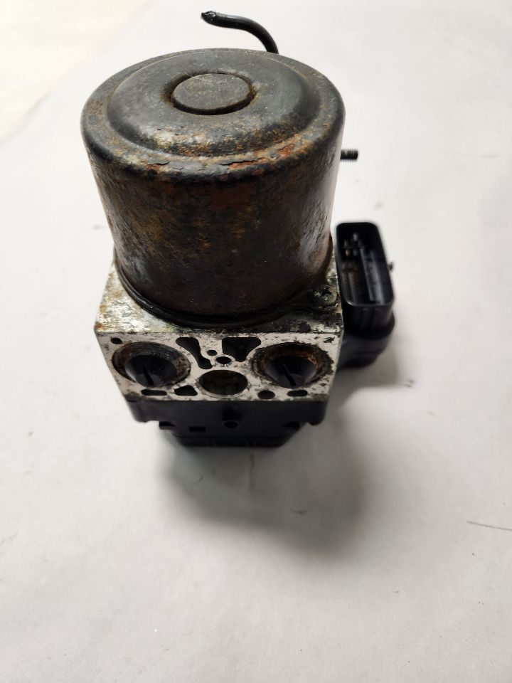 2004 TOYOTA HIGHLANDER 6cyl Gasoline 3.3 Anti-lock Brake Pts - 393147 — photo 3