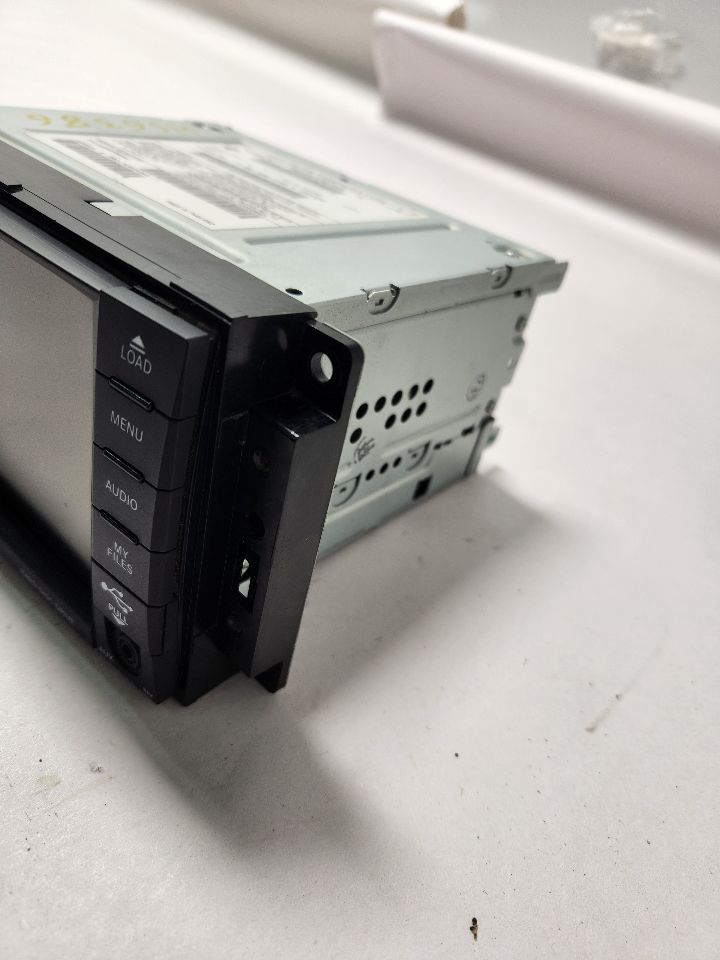 2012 CHRYSLER TOWN & COUNTRY 6 cyl Gas Flex Fuel 3.6 Radio Audio - 393180 — photo 5