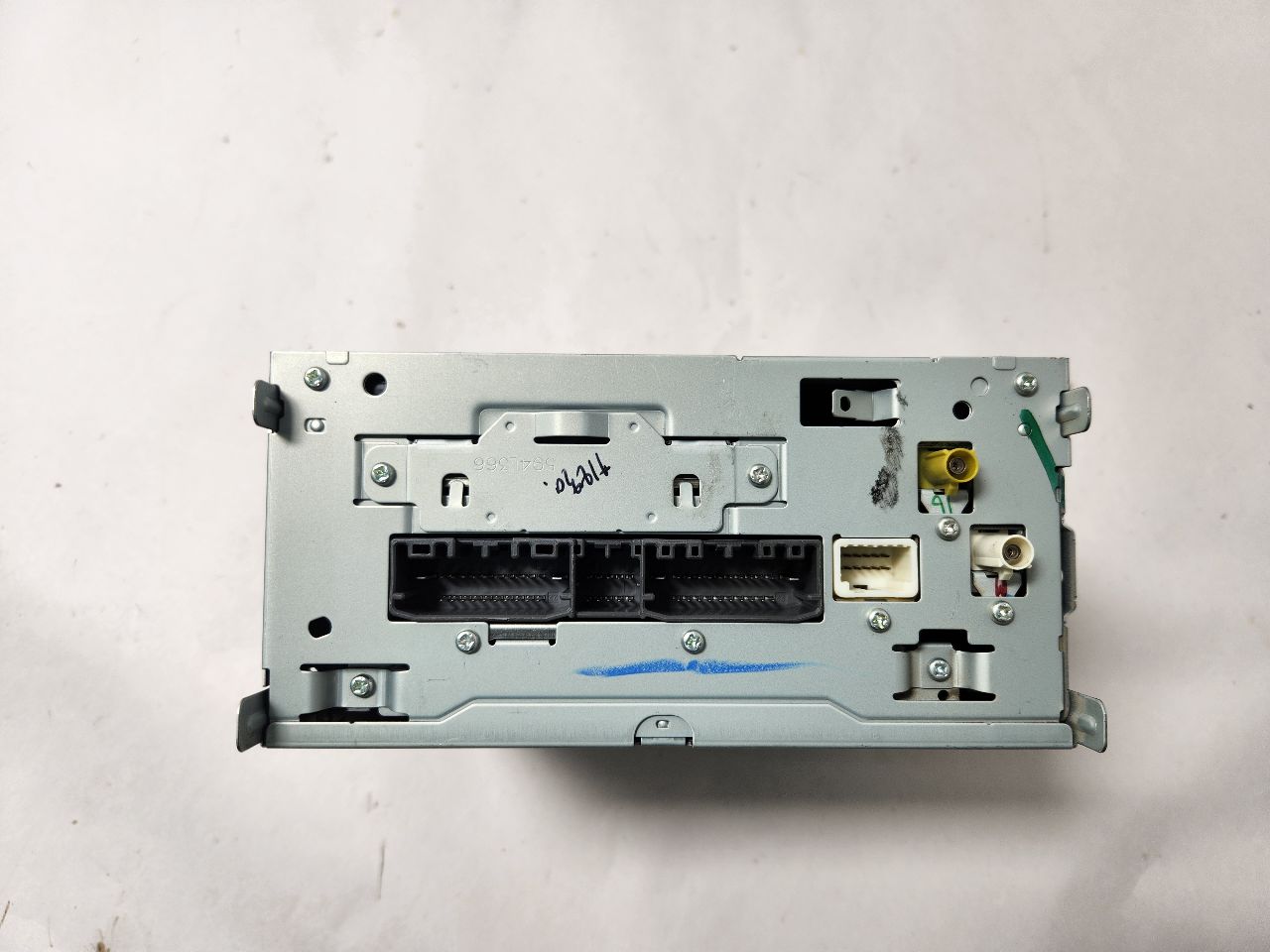 2012 CHRYSLER TOWN & COUNTRY 6 cyl Gas Flex Fuel 3.6 Radio Audio - 393180 — photo 6