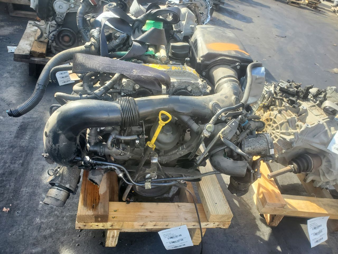 2016 INFINITI Q50 4cyl Gasoline Turbo 2.0 ENGINE ASSEMBLY - 393203 — photo 3
