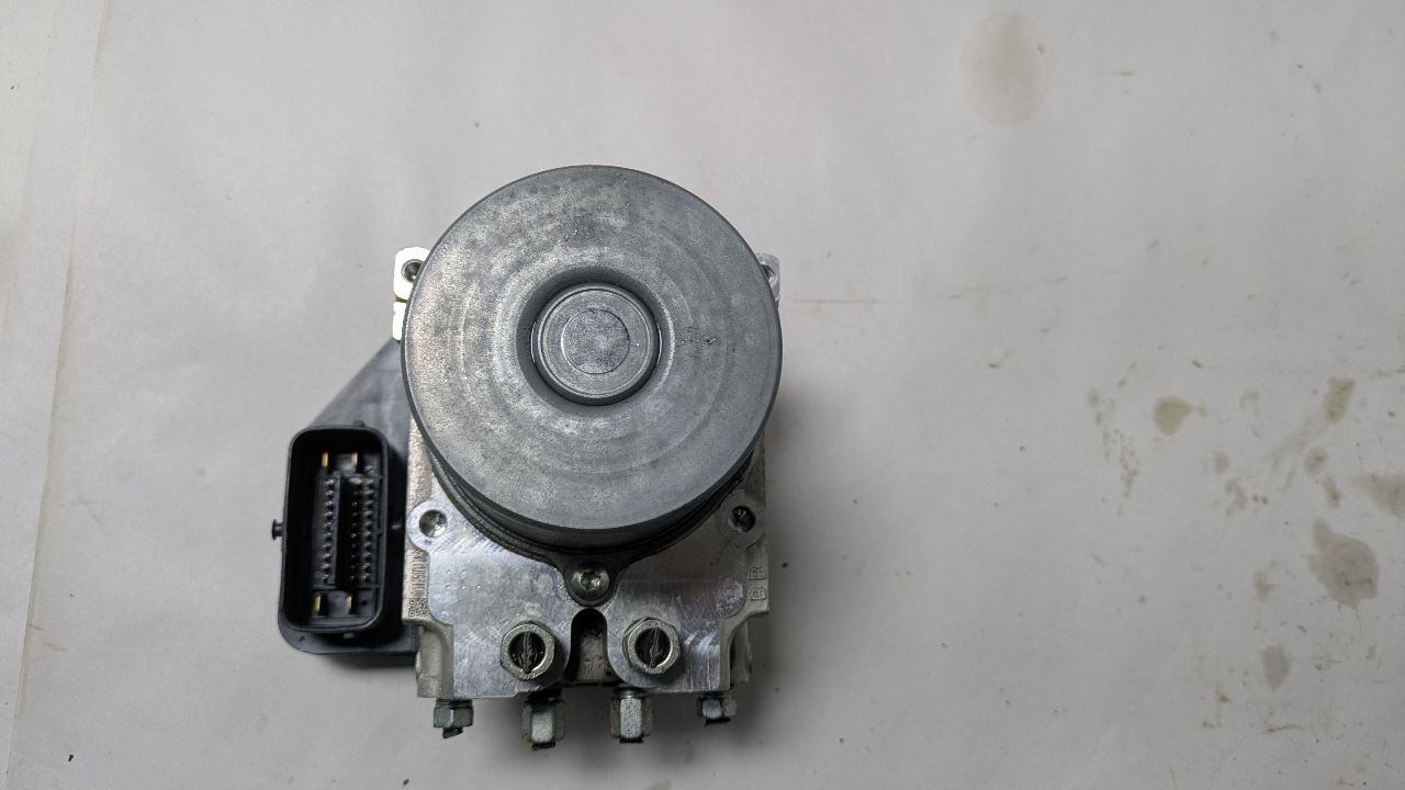 2016 INFINITI Q50 4cyl Gasoline Turbo 2.0 Anti-lock Brake Pts - 393208 — photo 1