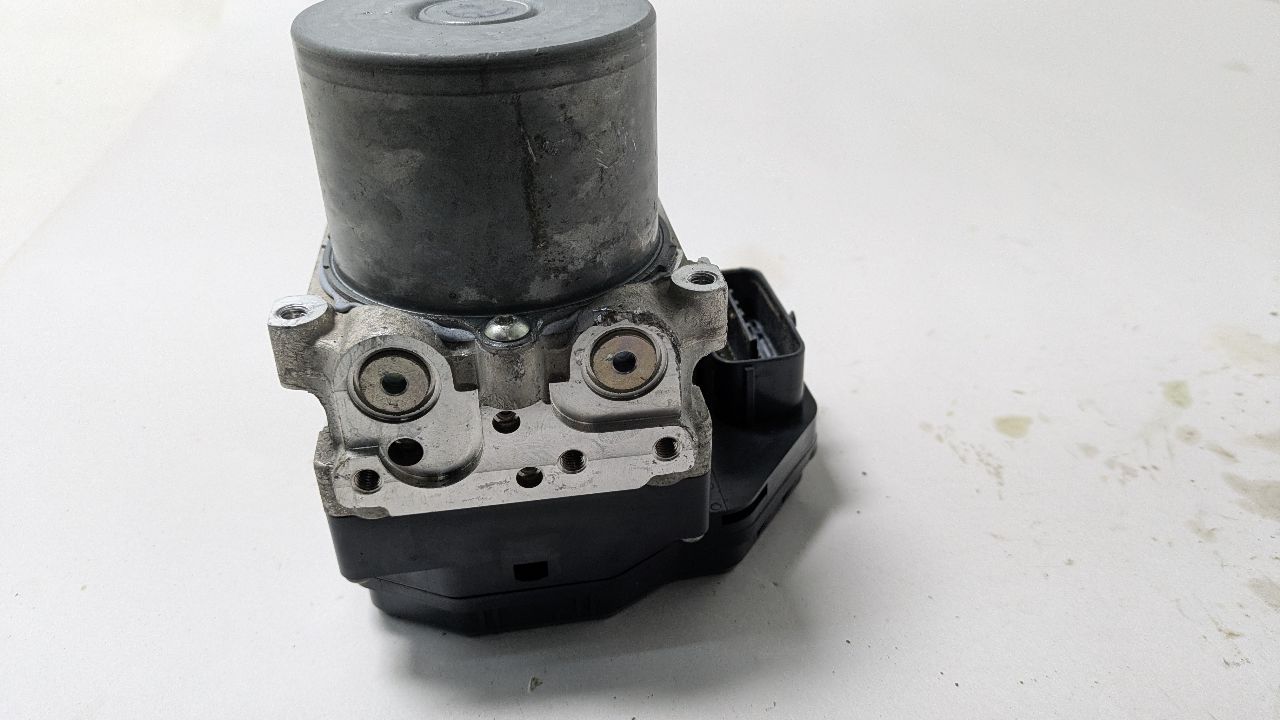2016 INFINITI Q50 4cyl Gasoline Turbo 2.0 Anti-lock Brake Pts - 393208 — photo 4