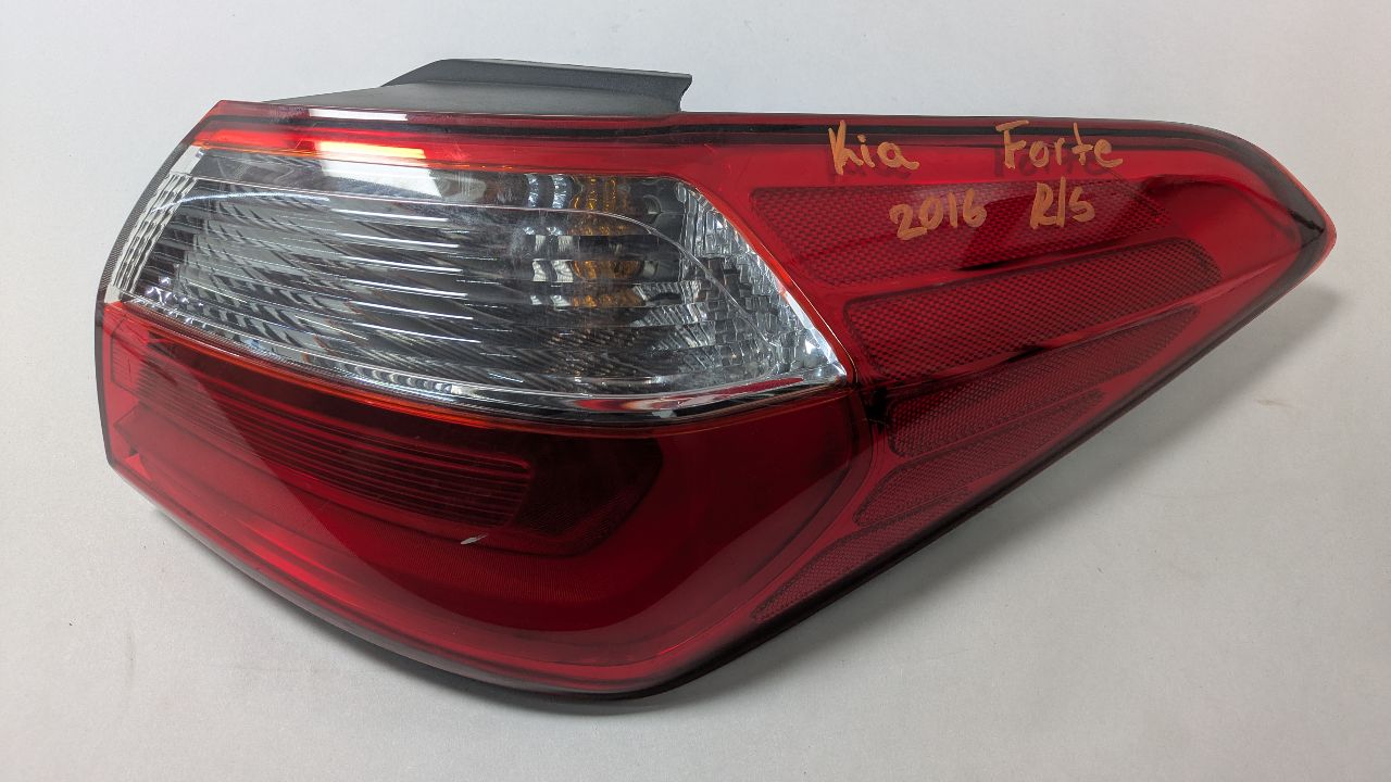2015 KIA FORTE Right TAIL LAMP - 394167 — photo 1
