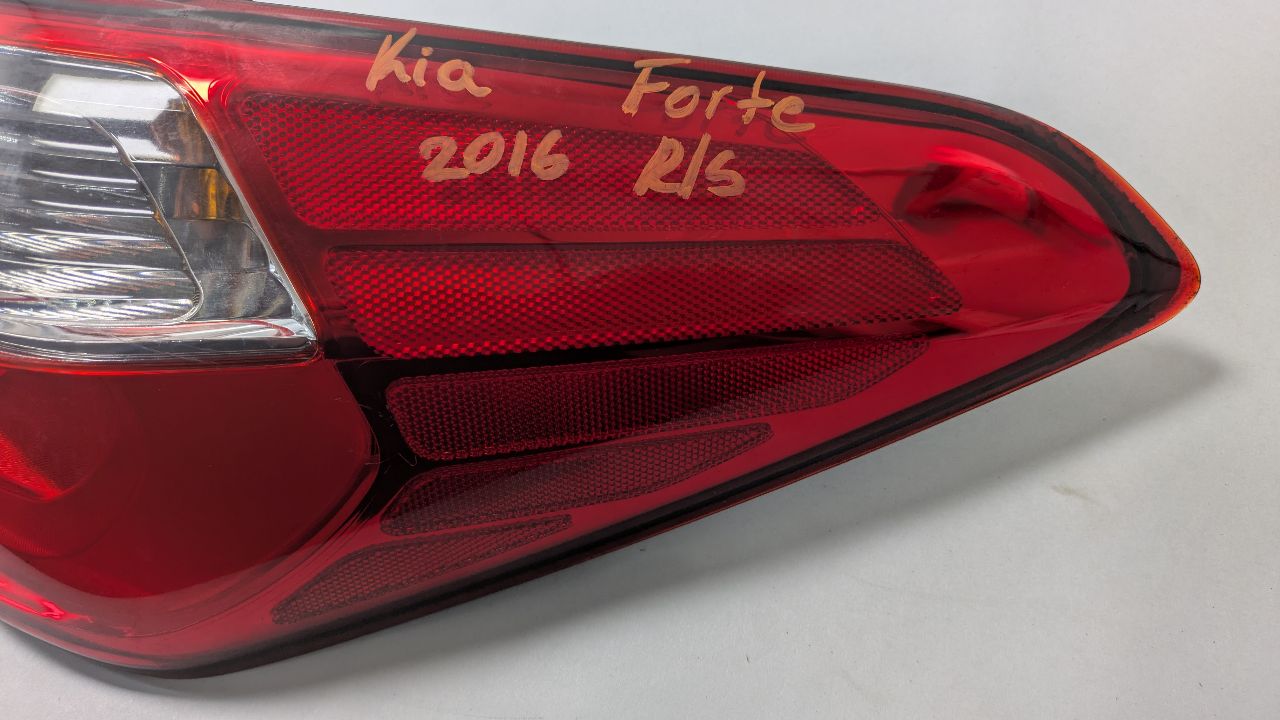 2015 KIA FORTE Right TAIL LAMP - 394167 — photo 2