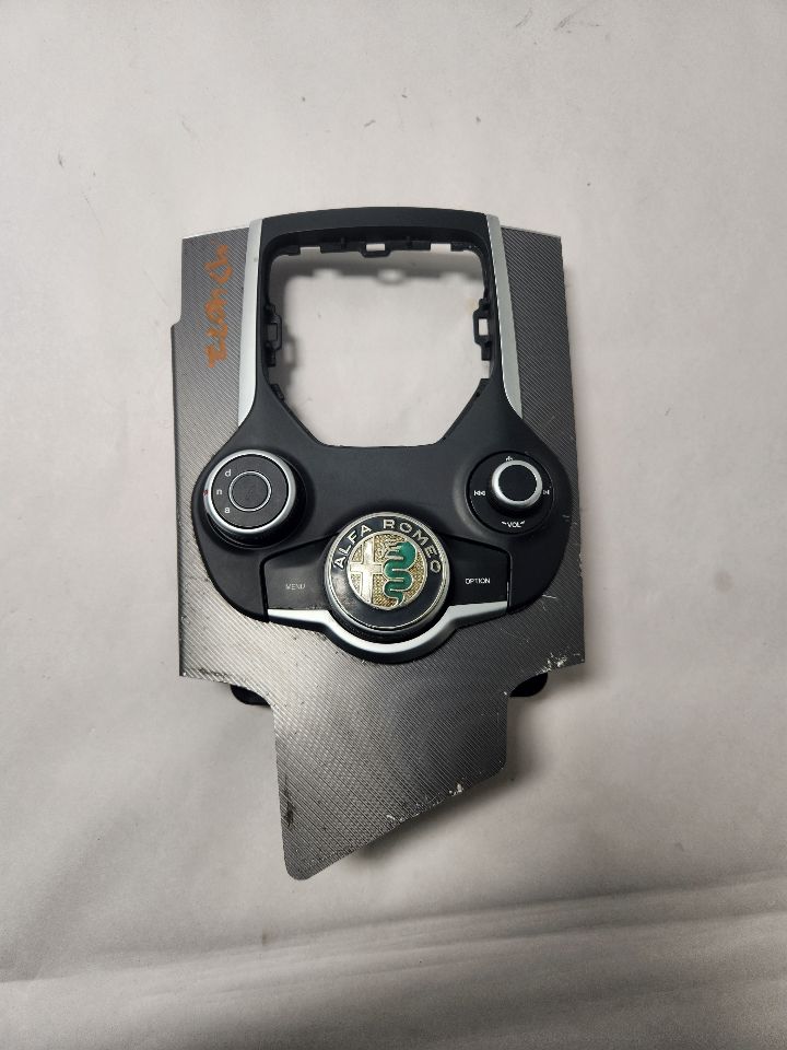 2018 ALFA-ROMEO GIULIA 2.0L 4cyl Turbo Gasoline Console, Front - 394203