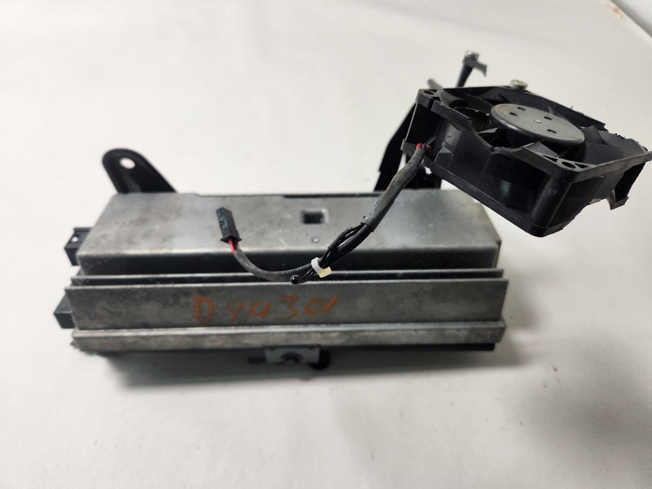 2011 BMW 750i 8cyl Gasoline Turbo 4.4 Radio Audio - 394897