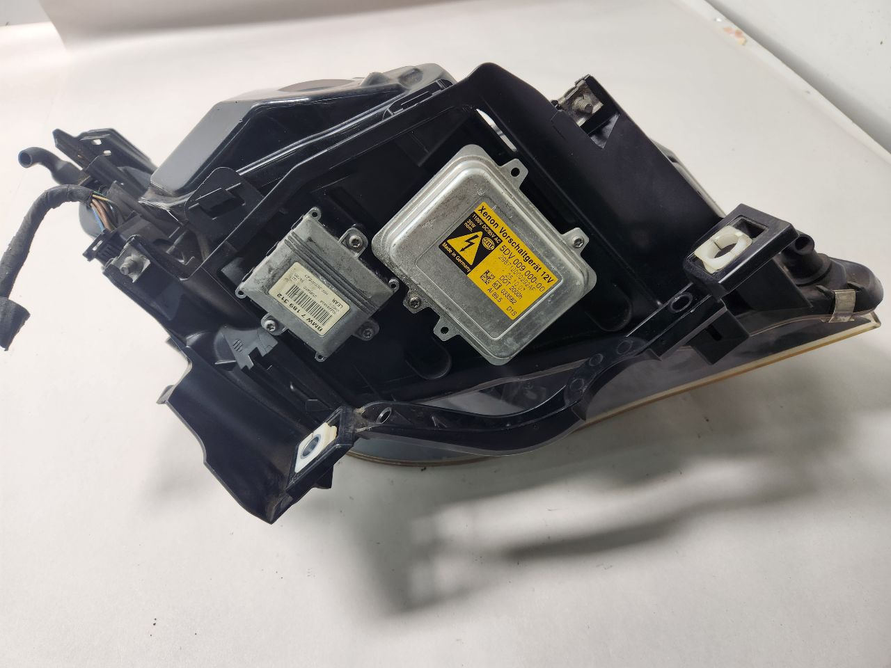 2010 BMW 528i Left HEADLAMP ASSEMBLY - 394900 — photo 6
