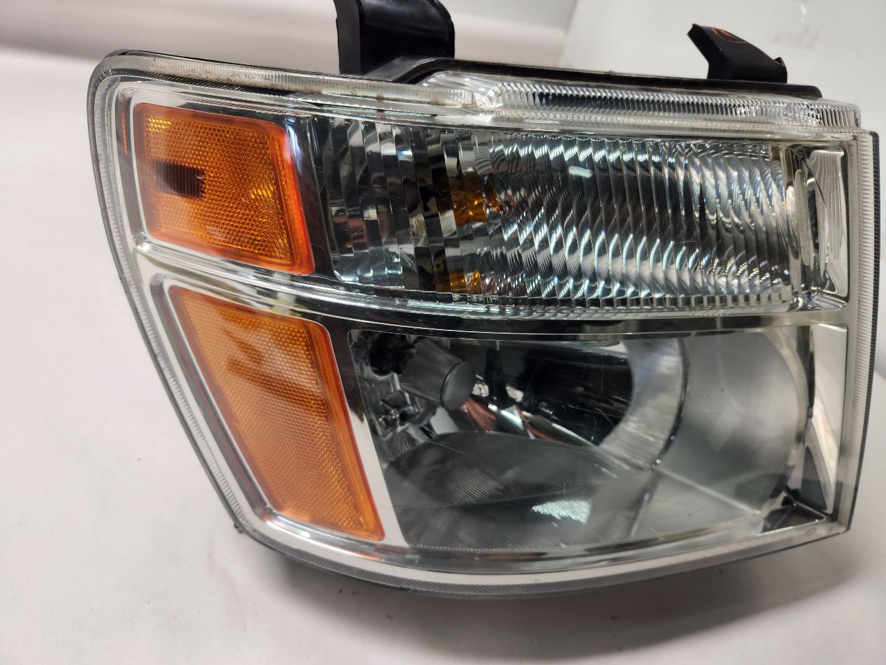 2013 NISSAN NV 2500 Right HEADLAMP ASSEMBLY - 394901 — photo 2