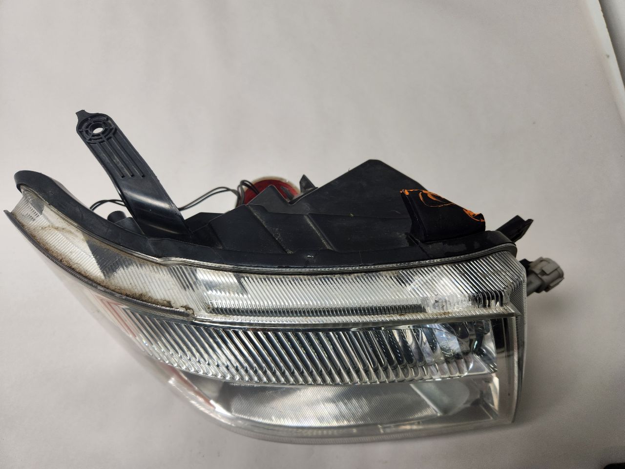 2013 NISSAN NV 2500 Right HEADLAMP ASSEMBLY - 394901 — photo 3