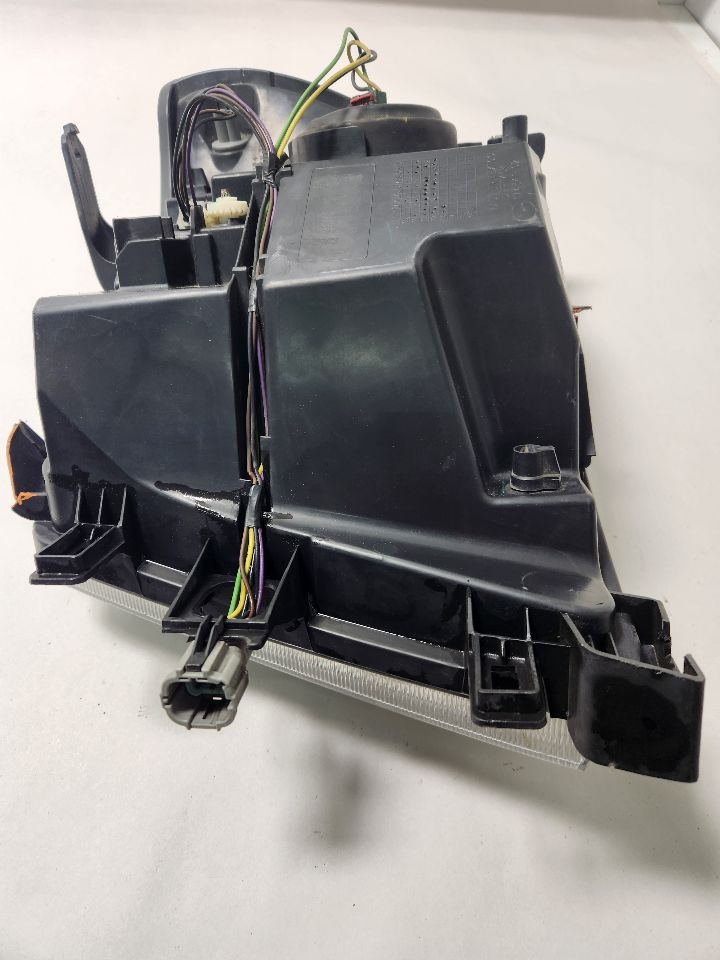 2013 NISSAN NV 2500 Right HEADLAMP ASSEMBLY - 394901 — photo 4