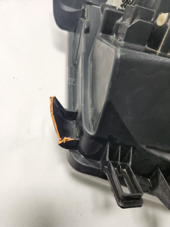 2013 NISSAN NV 2500 Right HEADLAMP ASSEMBLY - 394901 — photo 5