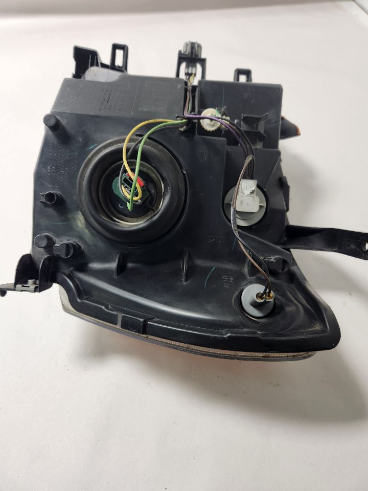 2013 NISSAN NV 2500 Right HEADLAMP ASSEMBLY - 394901 — photo 7