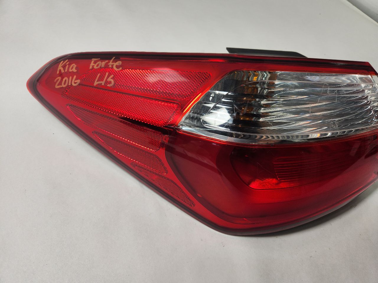 2016 KIA FORTE Left TAIL LAMP - 394904 — photo 2