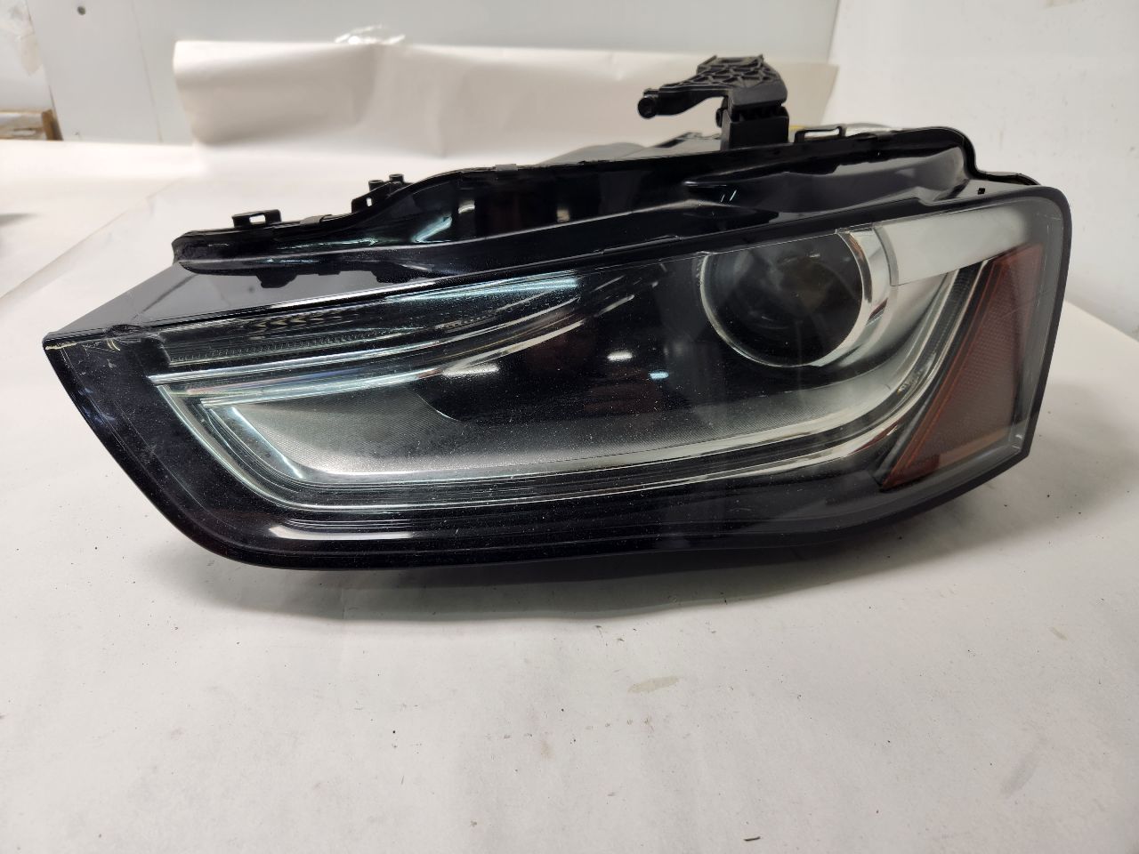 2014 AUDI A4 4cyl Gasoline Turbo 2.0 Left HEADLAMP ASSEMBLY - 396011