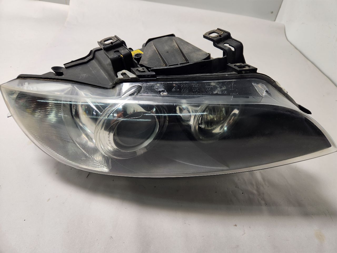 2009 BMW 328i 6cyl Gasoline 3.0 Right HEADLAMP ASSEMBLY - 396153