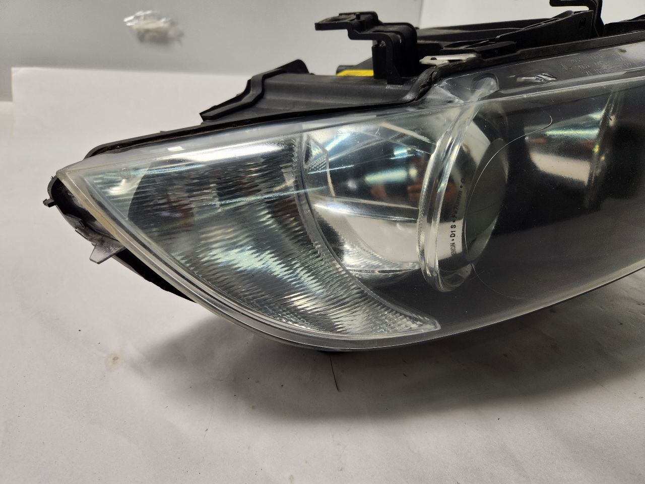 2009 BMW 328i 6cyl Gasoline 3.0 Right HEADLAMP ASSEMBLY - 396153 — photo 2