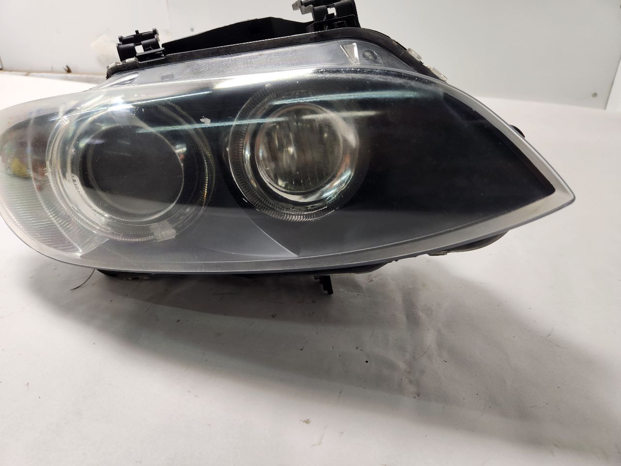 2009 BMW 328i 6cyl Gasoline 3.0 Right HEADLAMP ASSEMBLY - 396153 — photo 3