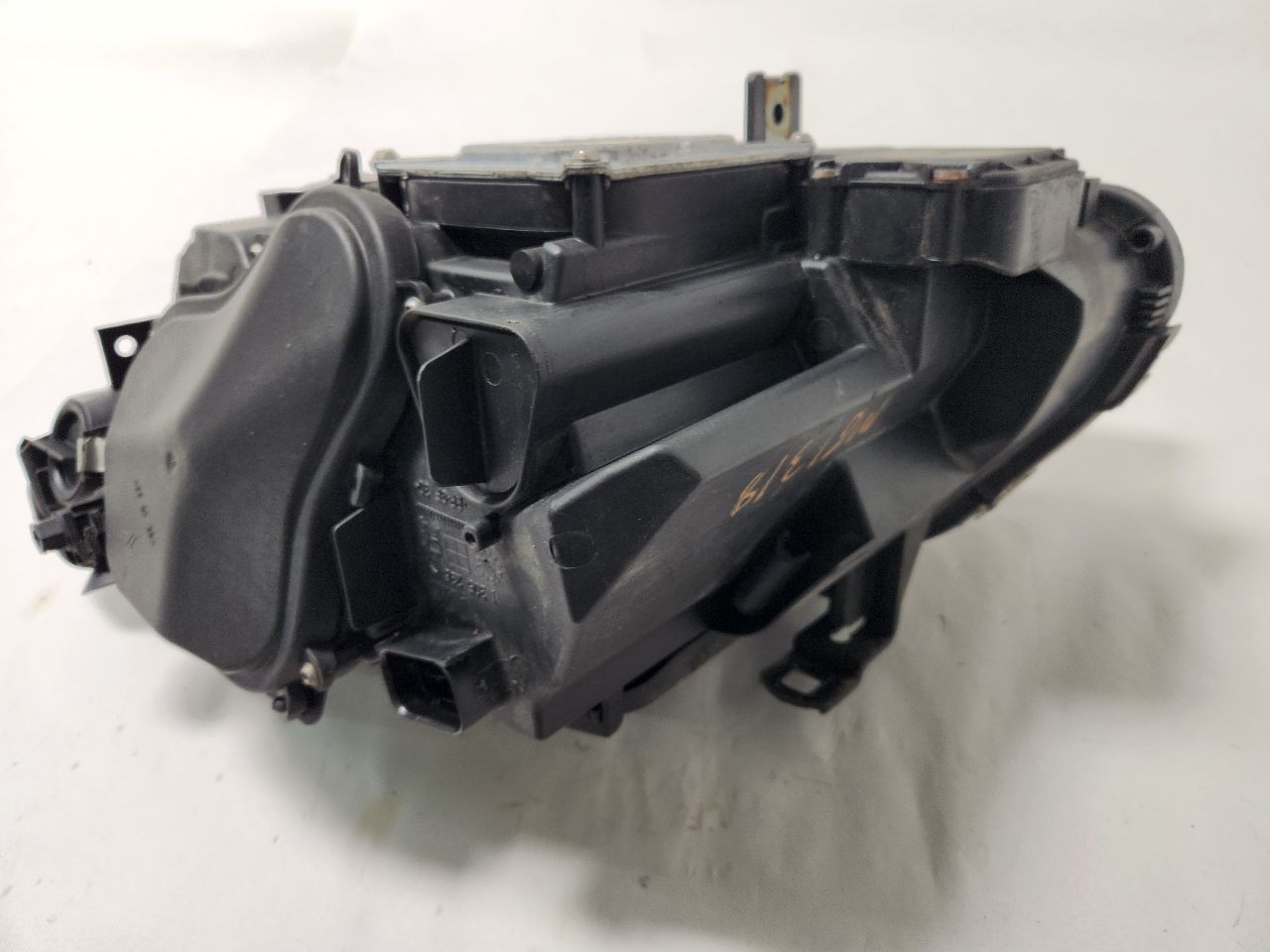 2009 BMW 328i 6cyl Gasoline 3.0 Right HEADLAMP ASSEMBLY - 396153 — photo 6