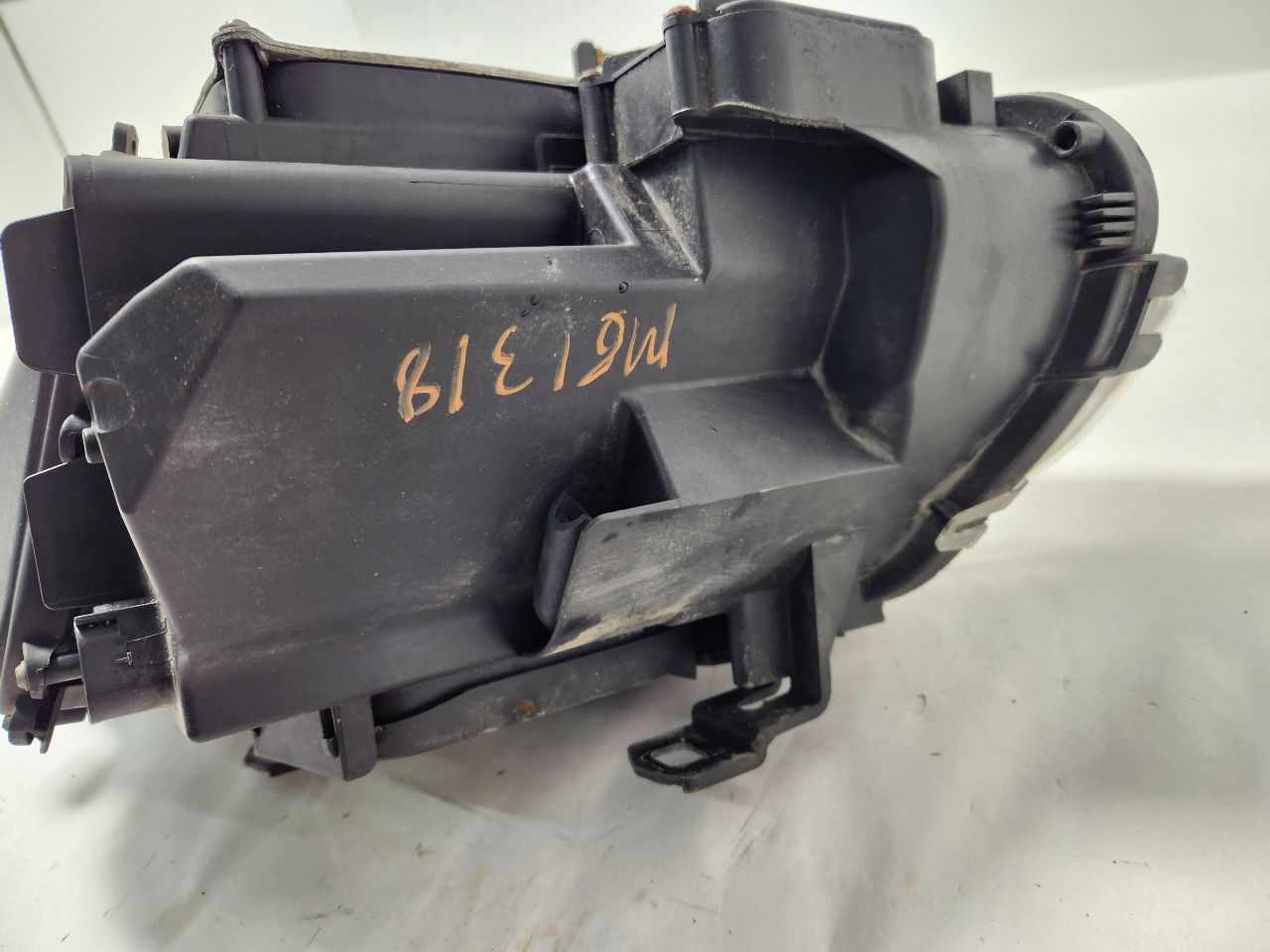 2009 BMW 328i 6cyl Gasoline 3.0 Right HEADLAMP ASSEMBLY - 396153 — photo 7
