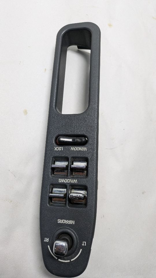 1997 OLDSMOBILE EIGHTY EIGHT 6cyl Gasoline 3.8 Front Door Switch - 396276