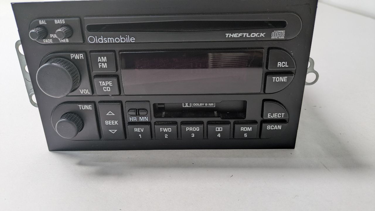 1997 OLDSMOBILE EIGHTY EIGHT 6cyl Gasoline 3.8 Radio Audio - 396280