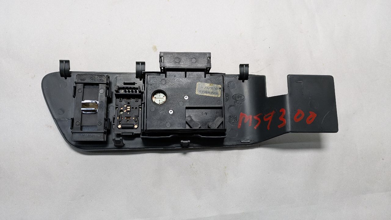 1997 OLDSMOBILE EIGHTY EIGHT 6cyl Gasoline 3.8 Front Door Switch - 396281 — photo 3