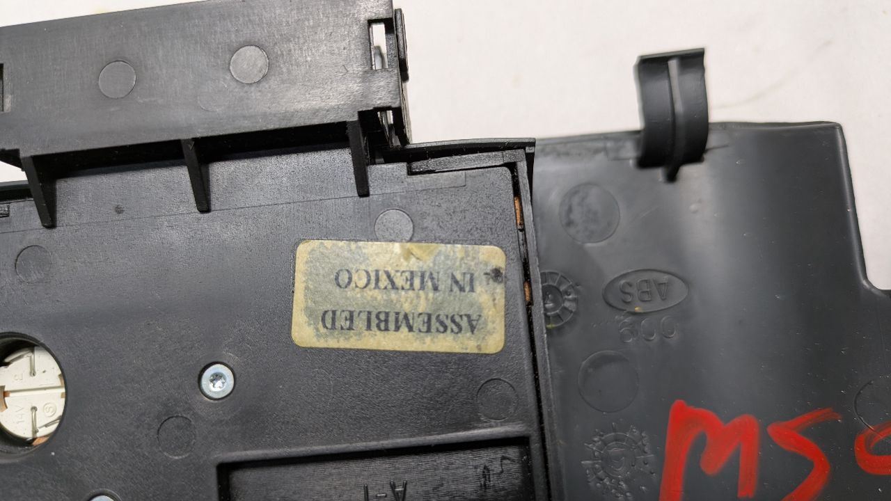 1997 OLDSMOBILE EIGHTY EIGHT 6cyl Gasoline 3.8 Front Door Switch - 396281 — photo 4