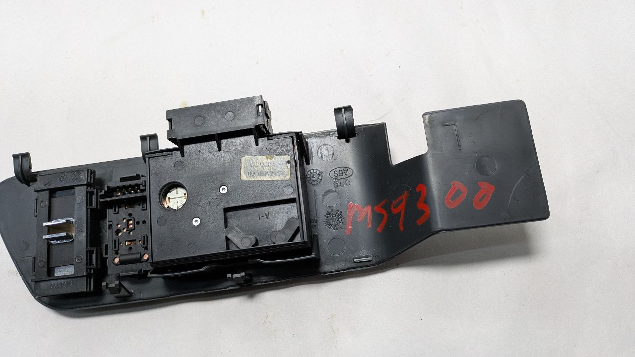 1997 OLDSMOBILE EIGHTY EIGHT 6cyl Gasoline 3.8 Front Door Switch - 396281 — photo 5