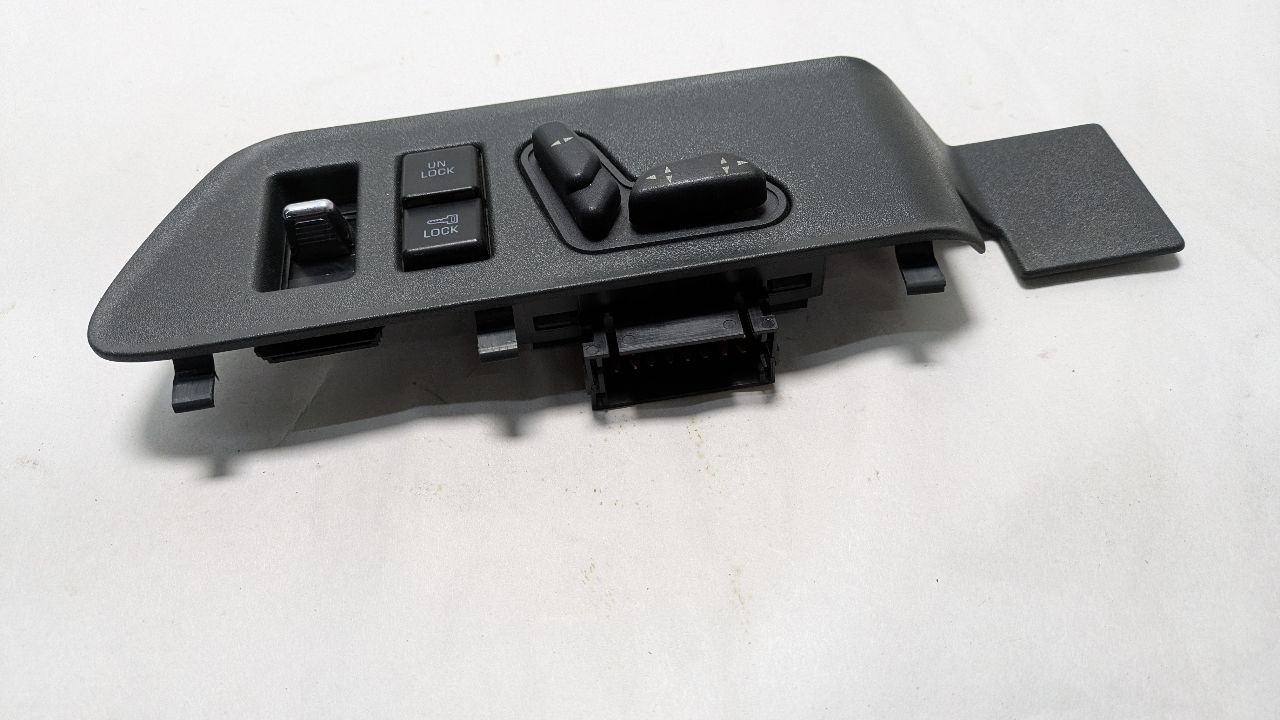 1997 OLDSMOBILE EIGHTY EIGHT 6cyl Gasoline 3.8 Front Door Switch - 396281 — photo 7