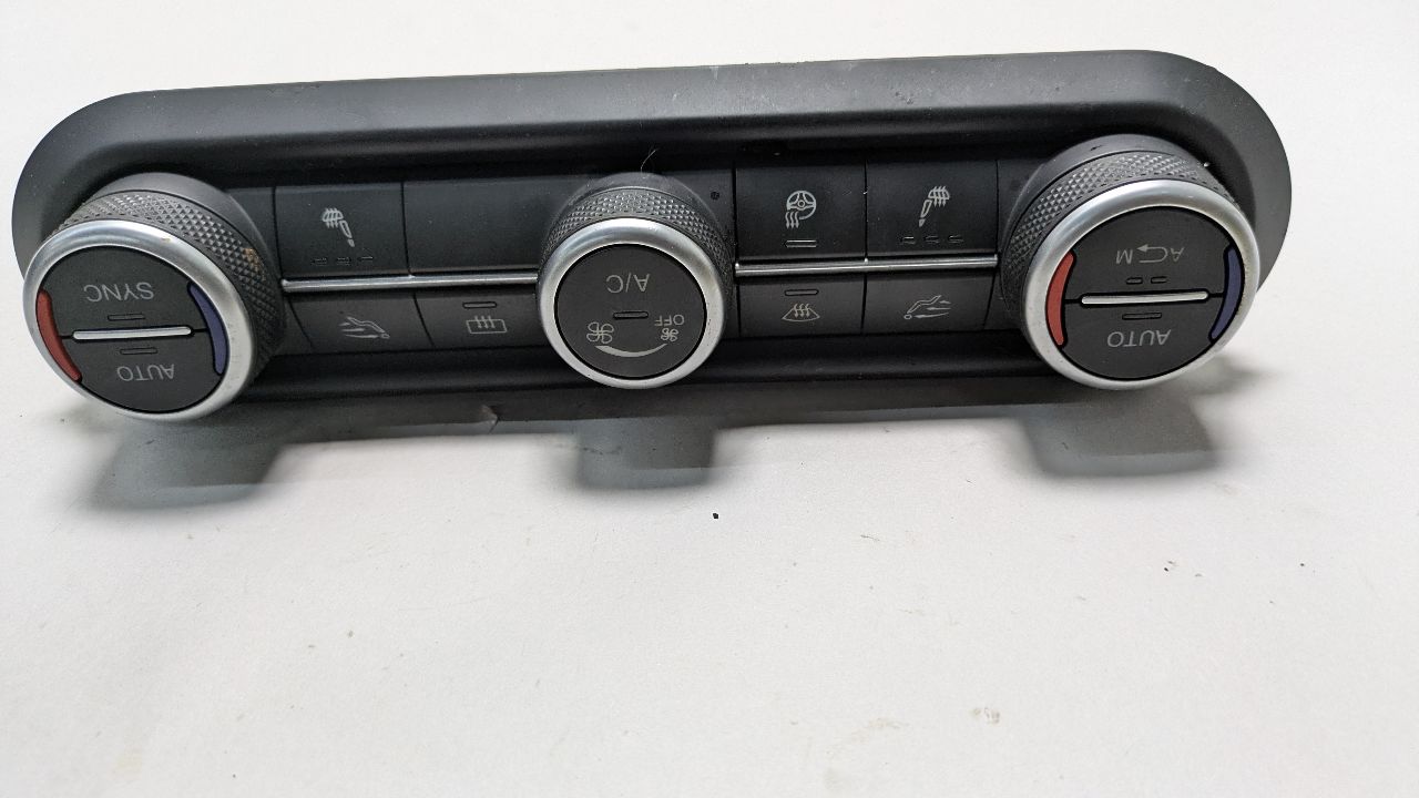 2018 ALFA-ROMEO GIULIA 2.0L 4cyl Turbo Gasoline TEMP CONTROL - 396350 — photo 1