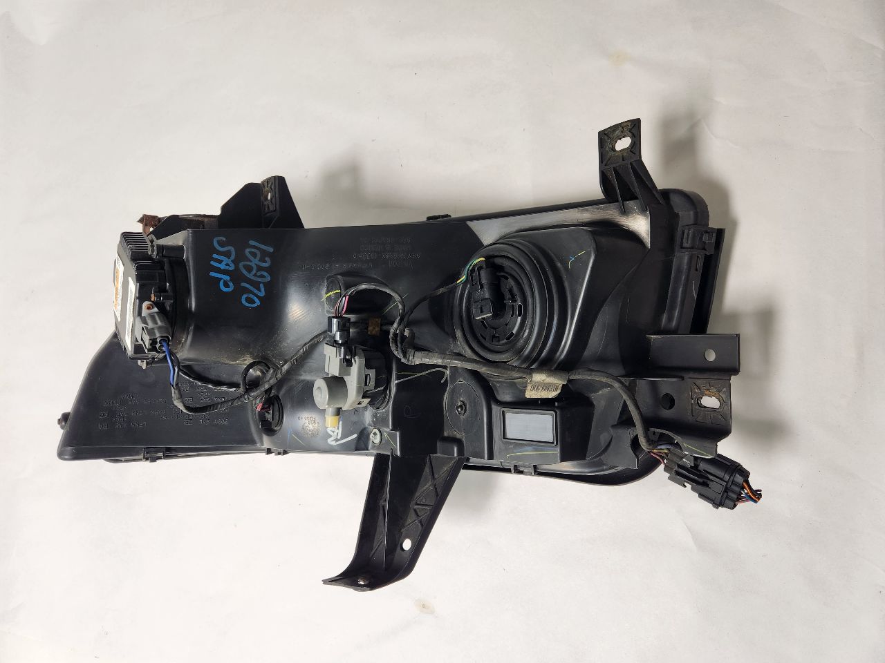 2010 INFINITI QX56 8cyl Gasoline 5.6 Right HEADLAMP ASSEMBLY - 396707 — photo 4