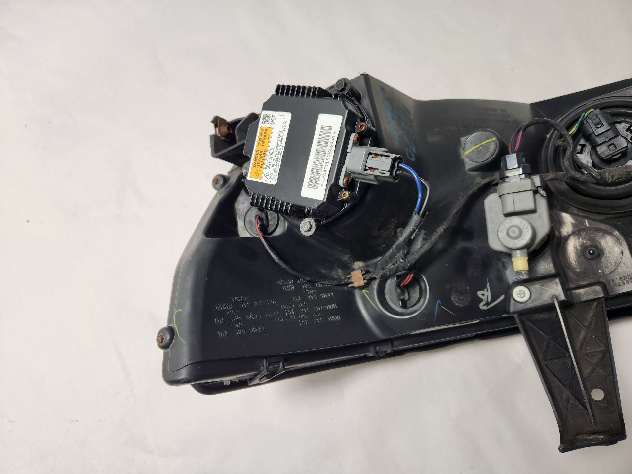 2010 INFINITI QX56 8cyl Gasoline 5.6 Right HEADLAMP ASSEMBLY - 396707 — photo 5